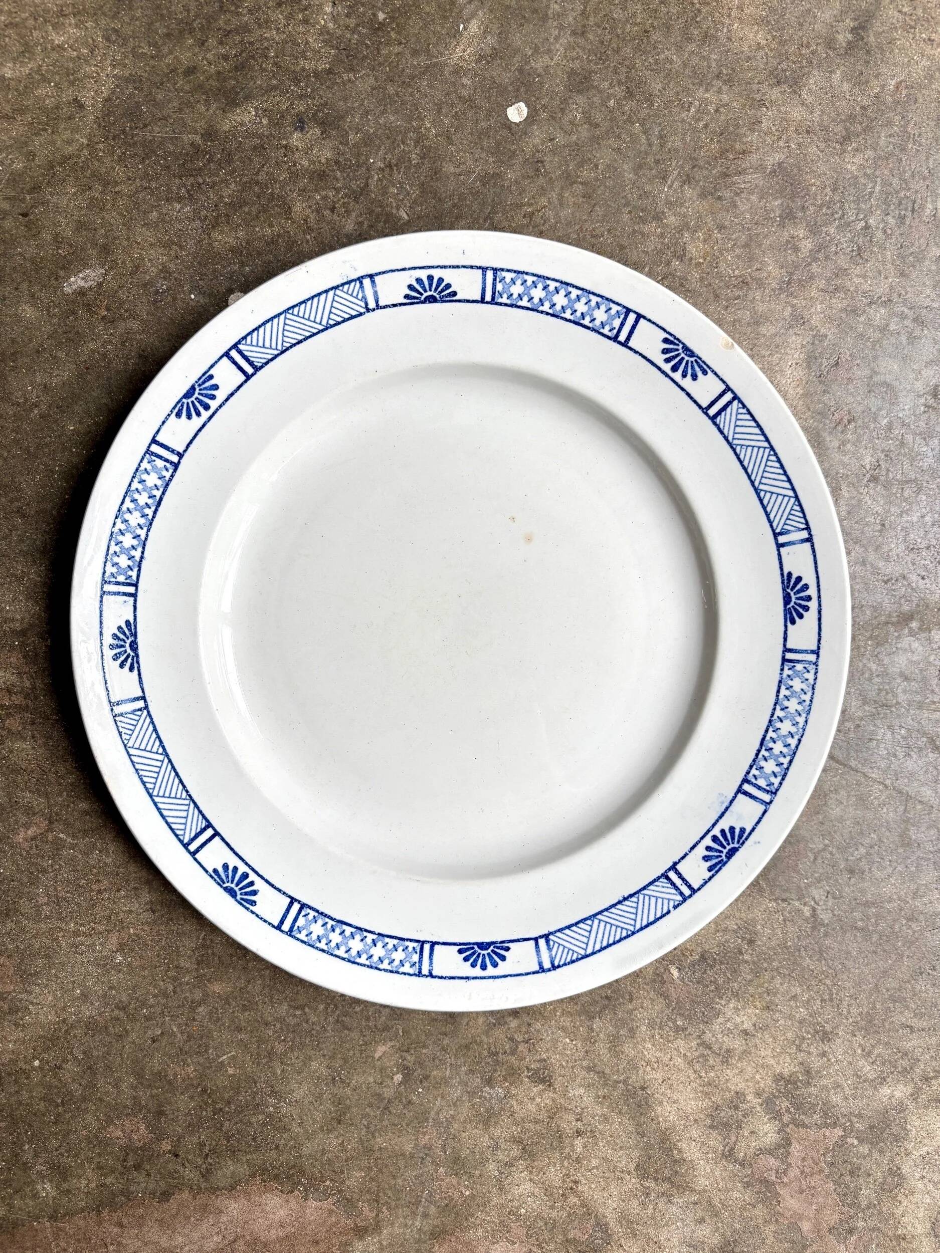 K&G Lunéville round dish in blue ironstone