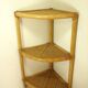 Etagère d'angle en rotin