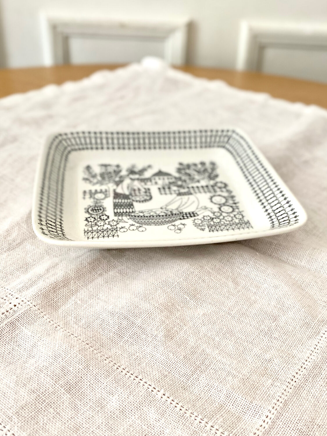 Square plate Arabia Finland Emilia series 1959 designer Raija Uosikkinen