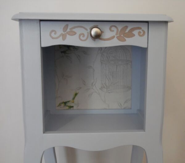 table de chevet ou meuble d'appoint relooké