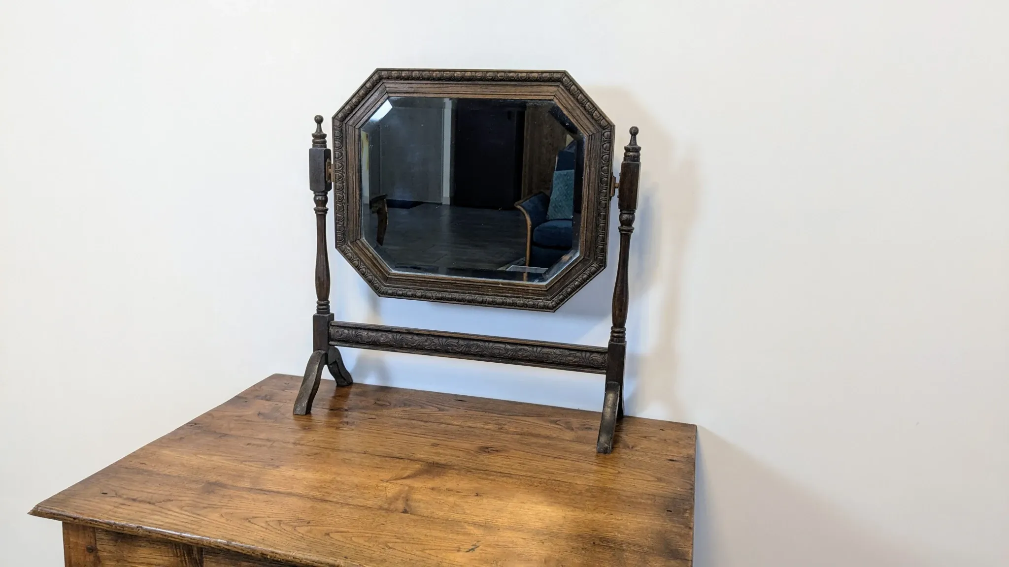 Antique octagonal full-length mirror in carved wood – Bevelled glass