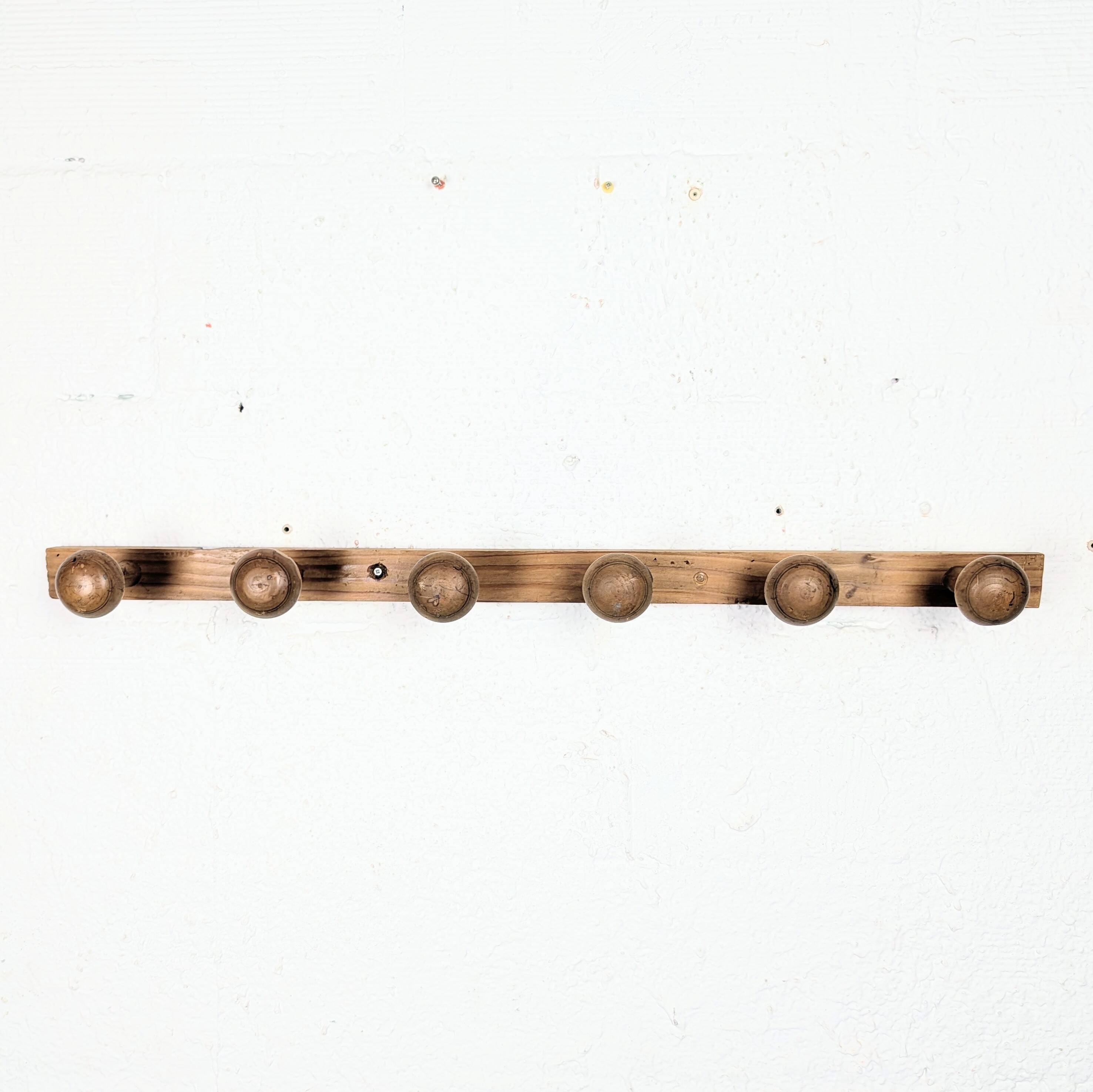 Wall-mounted coat rack with 6 hooks
