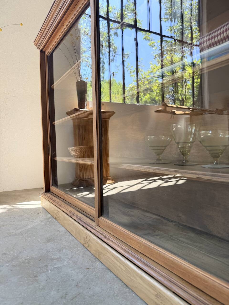 Enfilade vitrée en chêne, années 50