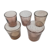 Lot de cinq verres en verre soufflé biot