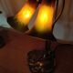Deux lampes nénuphar en laiton et verre