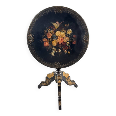 Table guéridon Napoléon III en bois laqué noir à décor peint floral, XIXe s