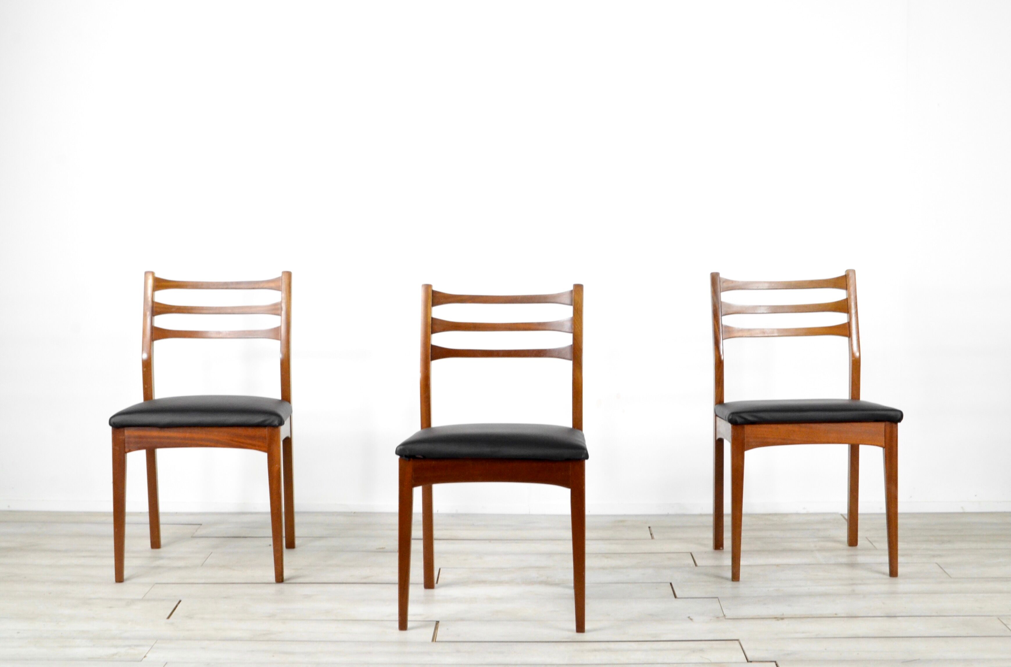 Set of 4 midcentury 'meredew' teak chairs