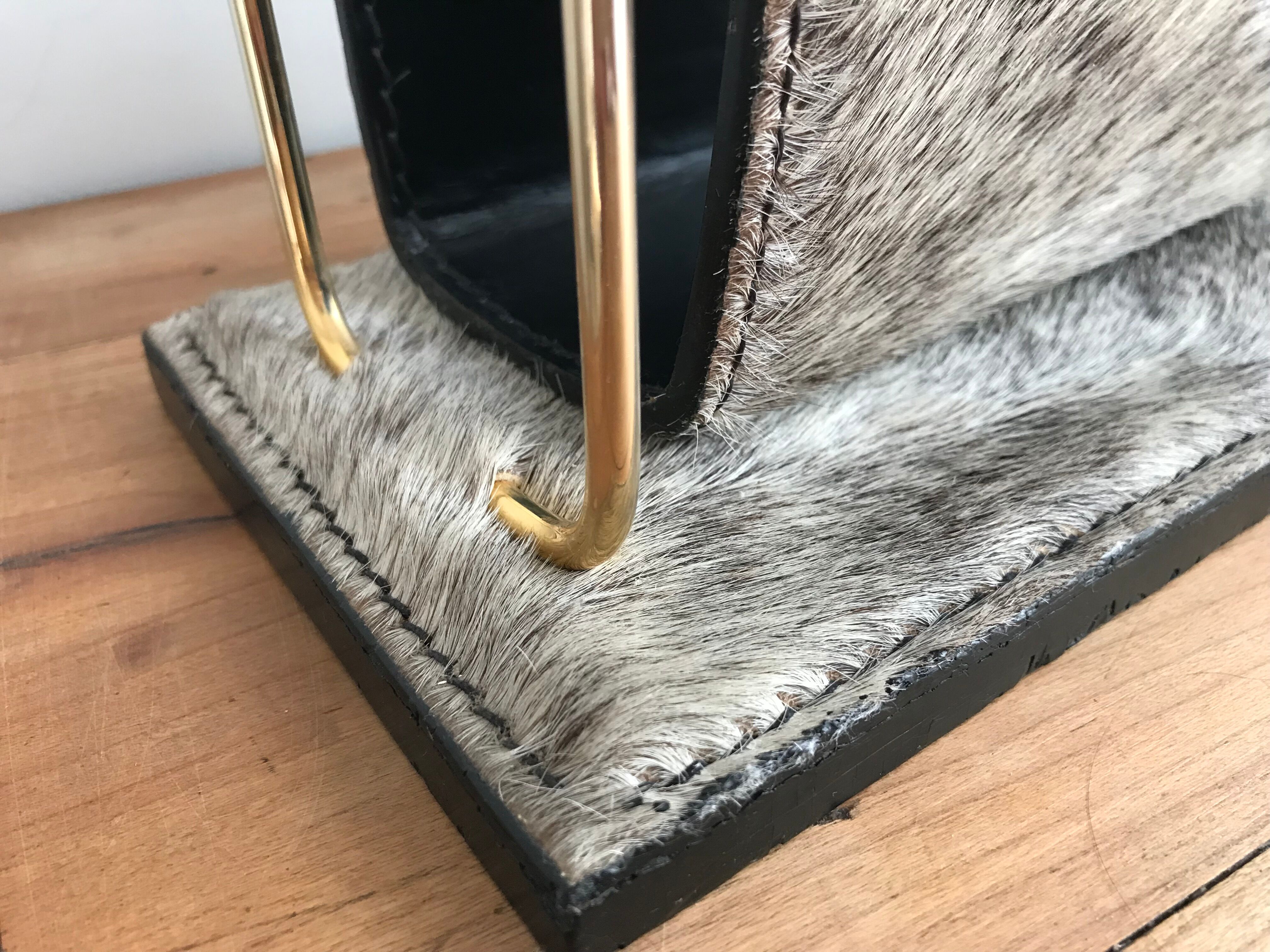Letter holder in cowhide and brass