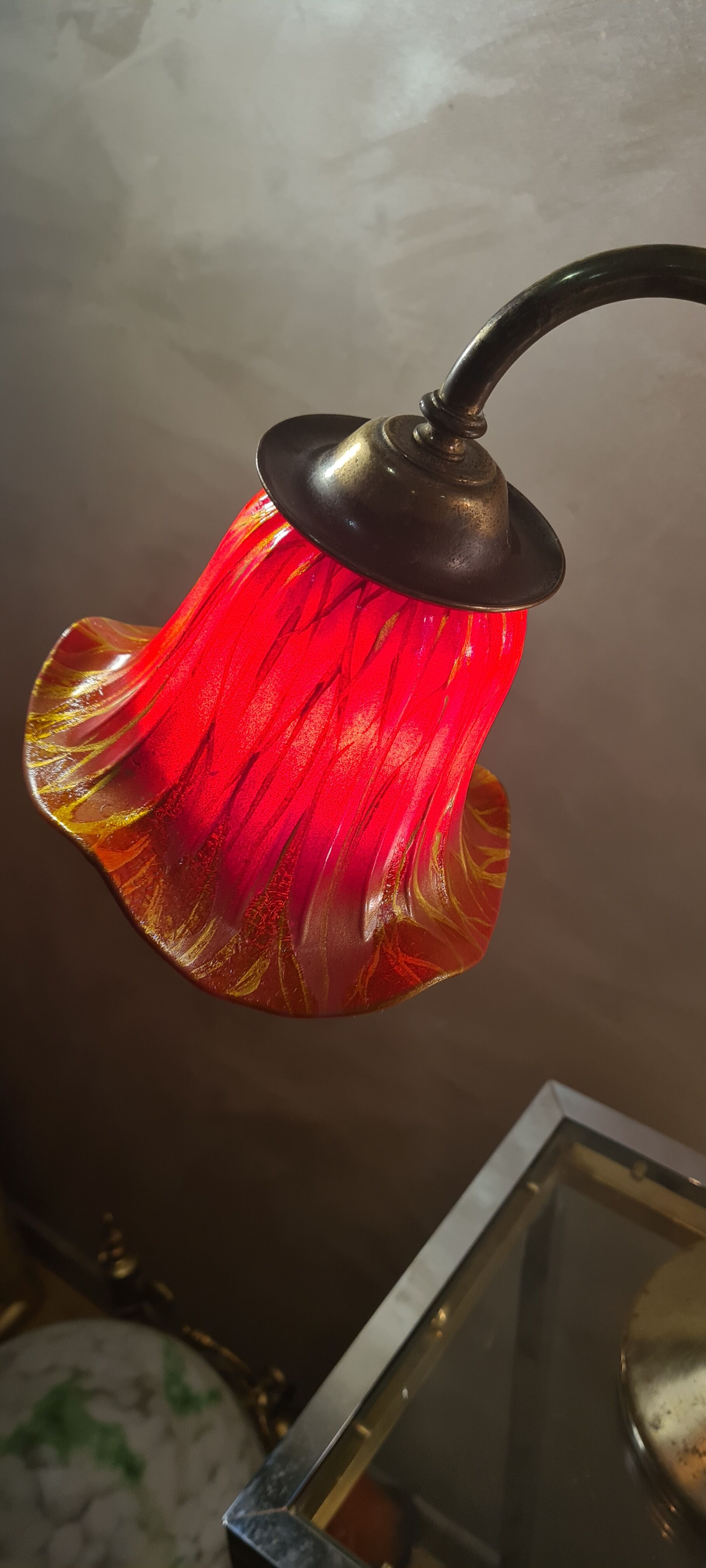 lamp1900 brass base cast iron very heavy, tulip red painted and gold