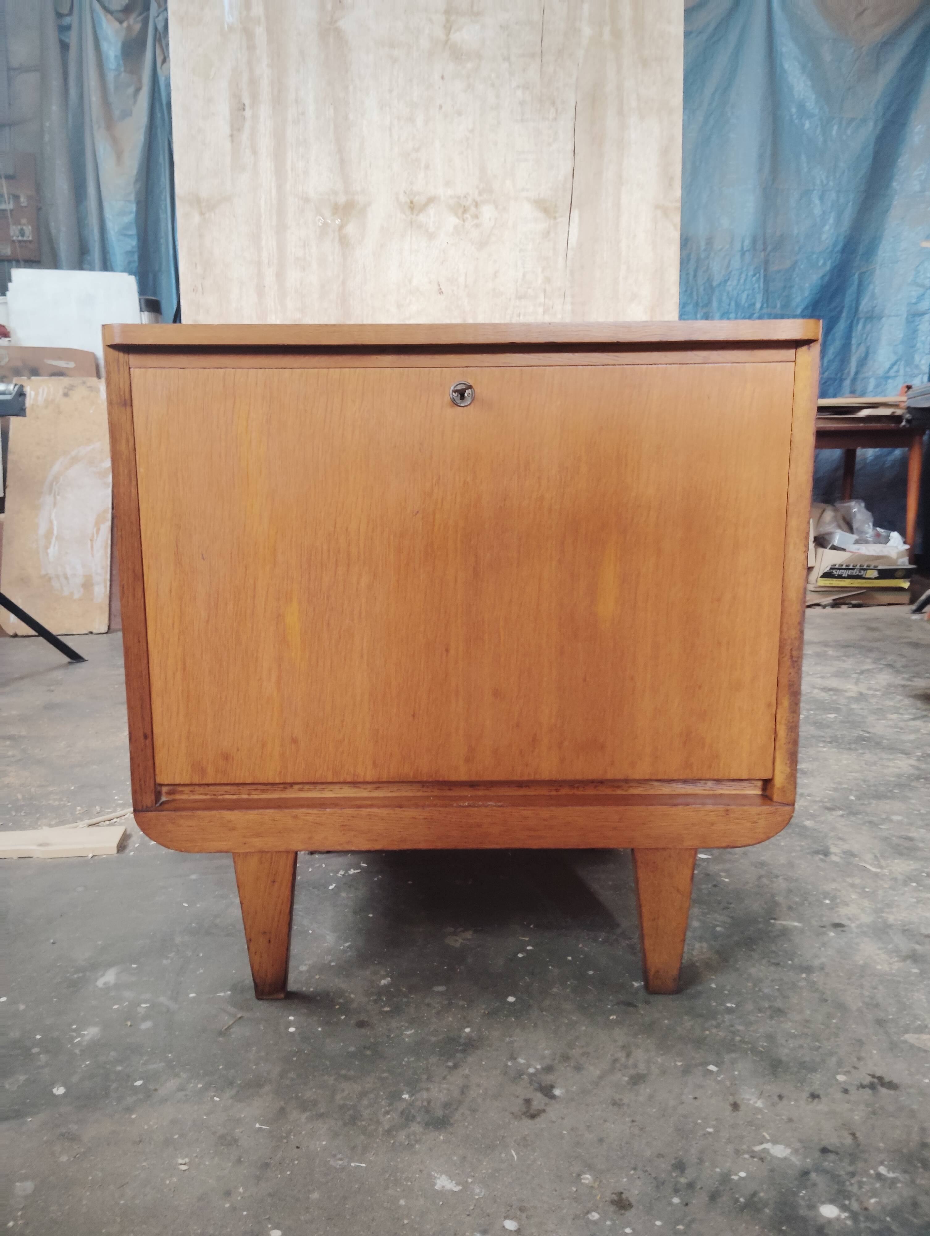 Vintage storage unit with compass legs