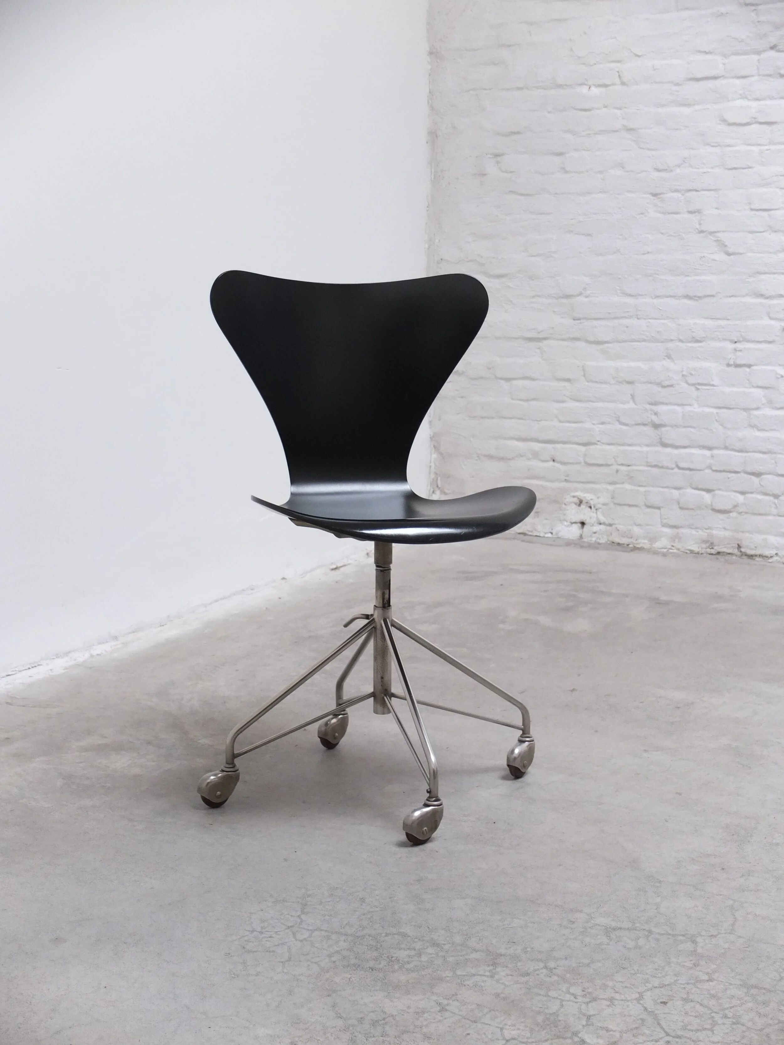 1st edition '3117' swivel desk chair by Arne Jacobsen for Fritz Hansen, 1955