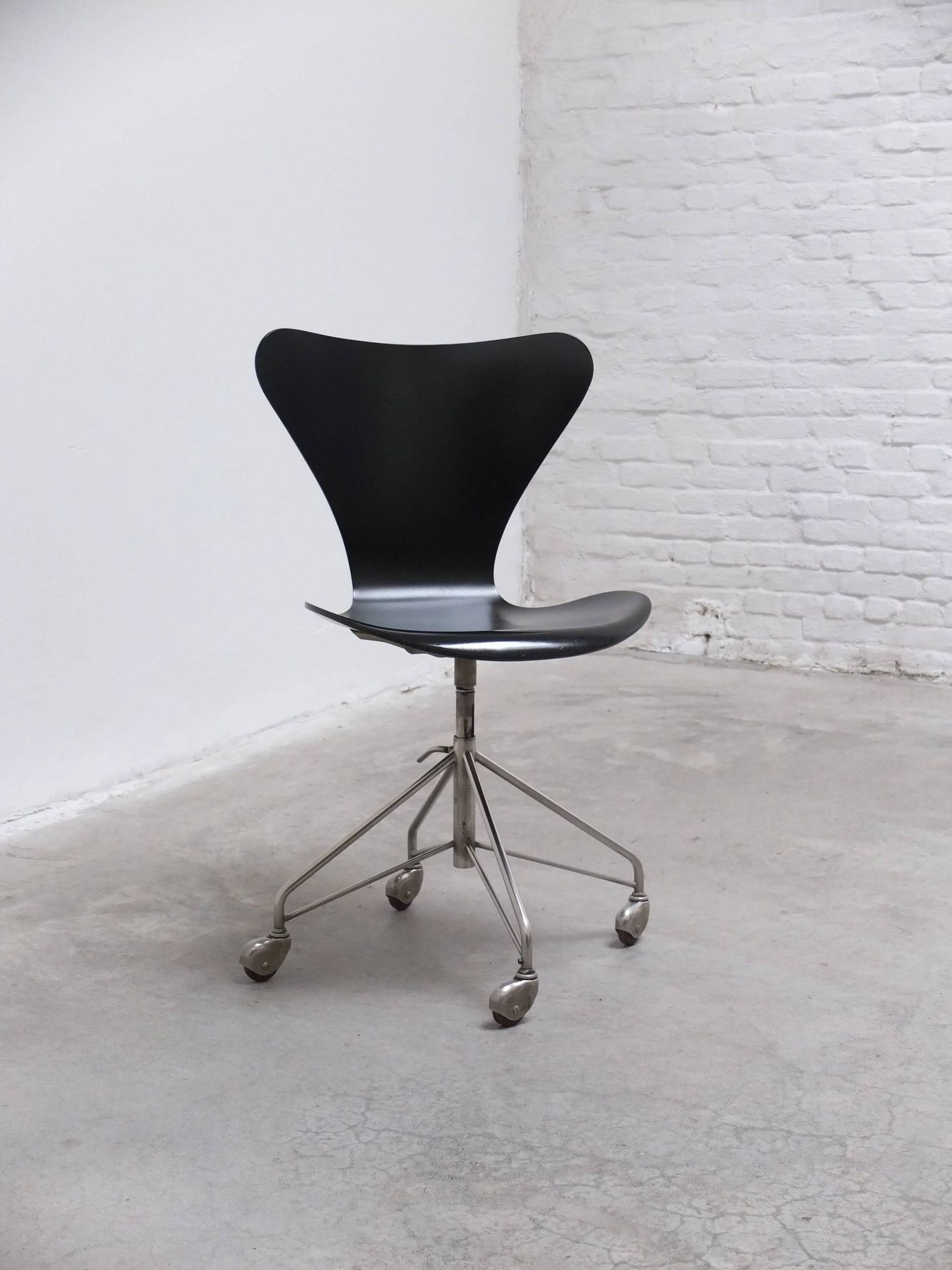 1st edition '3117' swivel desk chair by Arne Jacobsen for Fritz Hansen, 1955