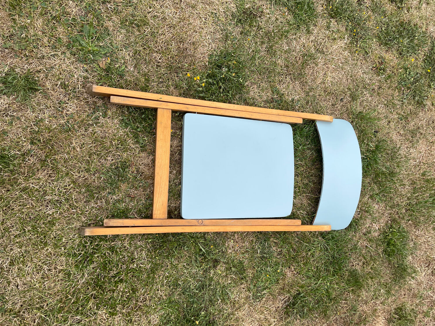 2 folding chairs in vintage beech 1950