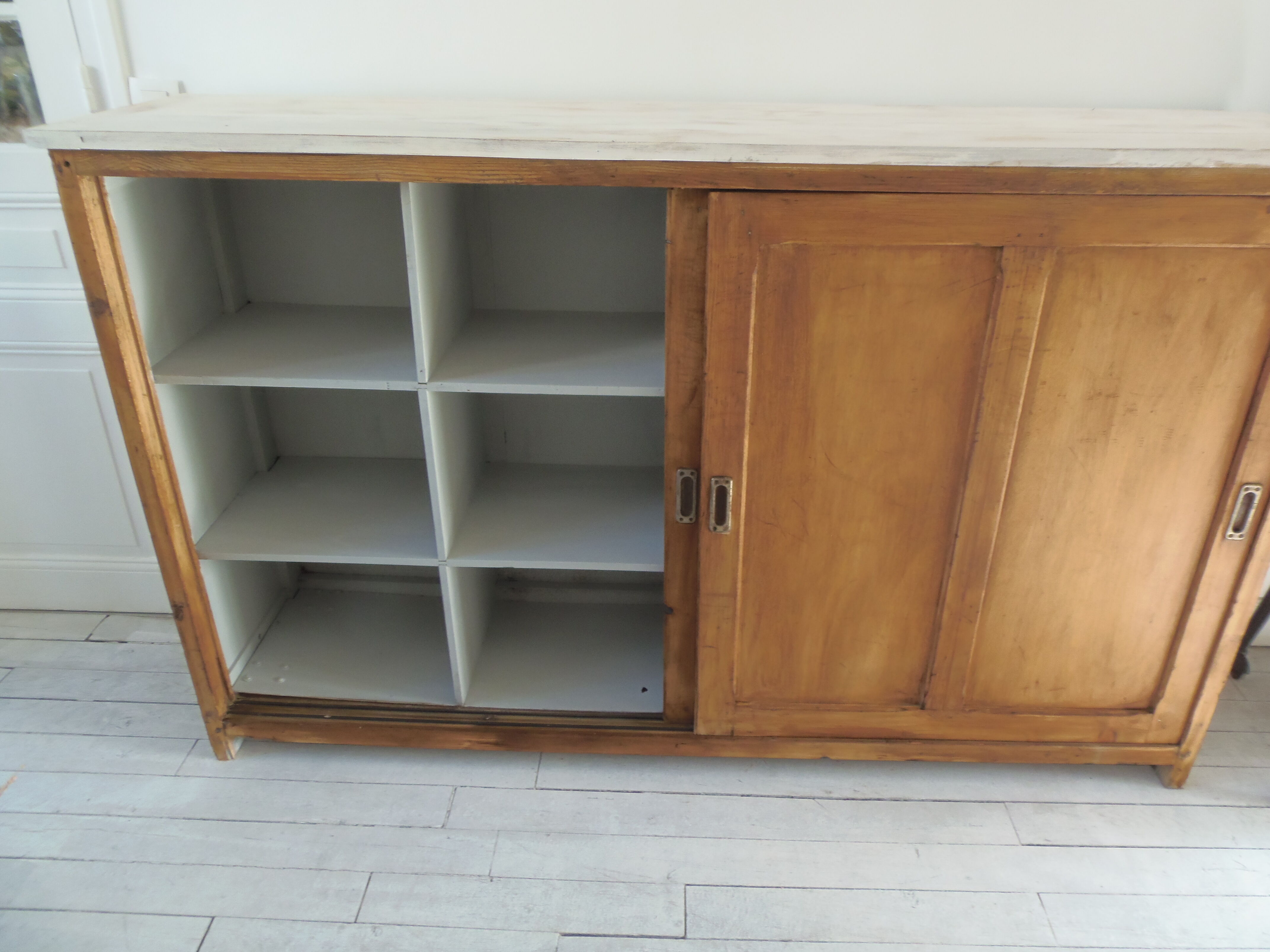 Furniture vintage skateboard straight out of an old shop, tray polished finishing bleached oak, the wax Cabinet medium oak, 2 sliding doors.