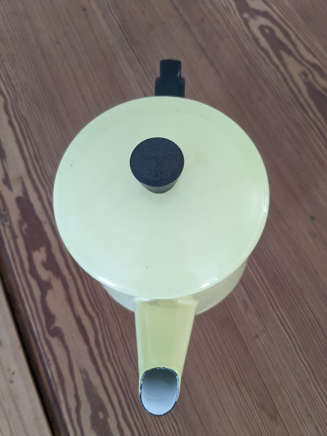 Enamelled coffee maker