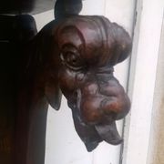 Meuble étagère sculpté