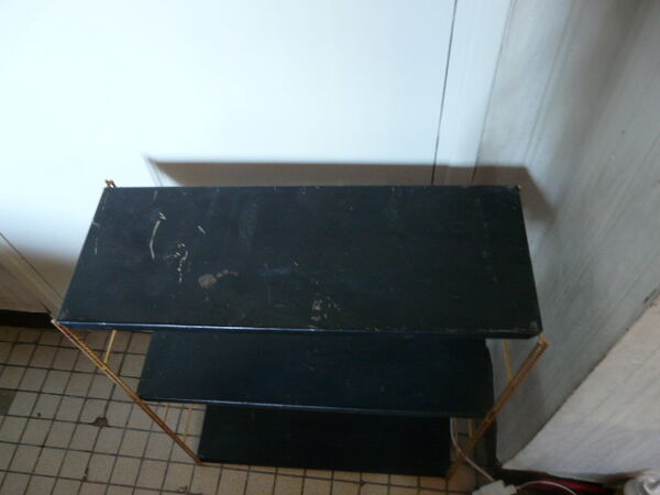 Étagère string en métal doré et noir