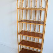 Bibliothèque / Étagère sur pied en bambou et rotin 1960s