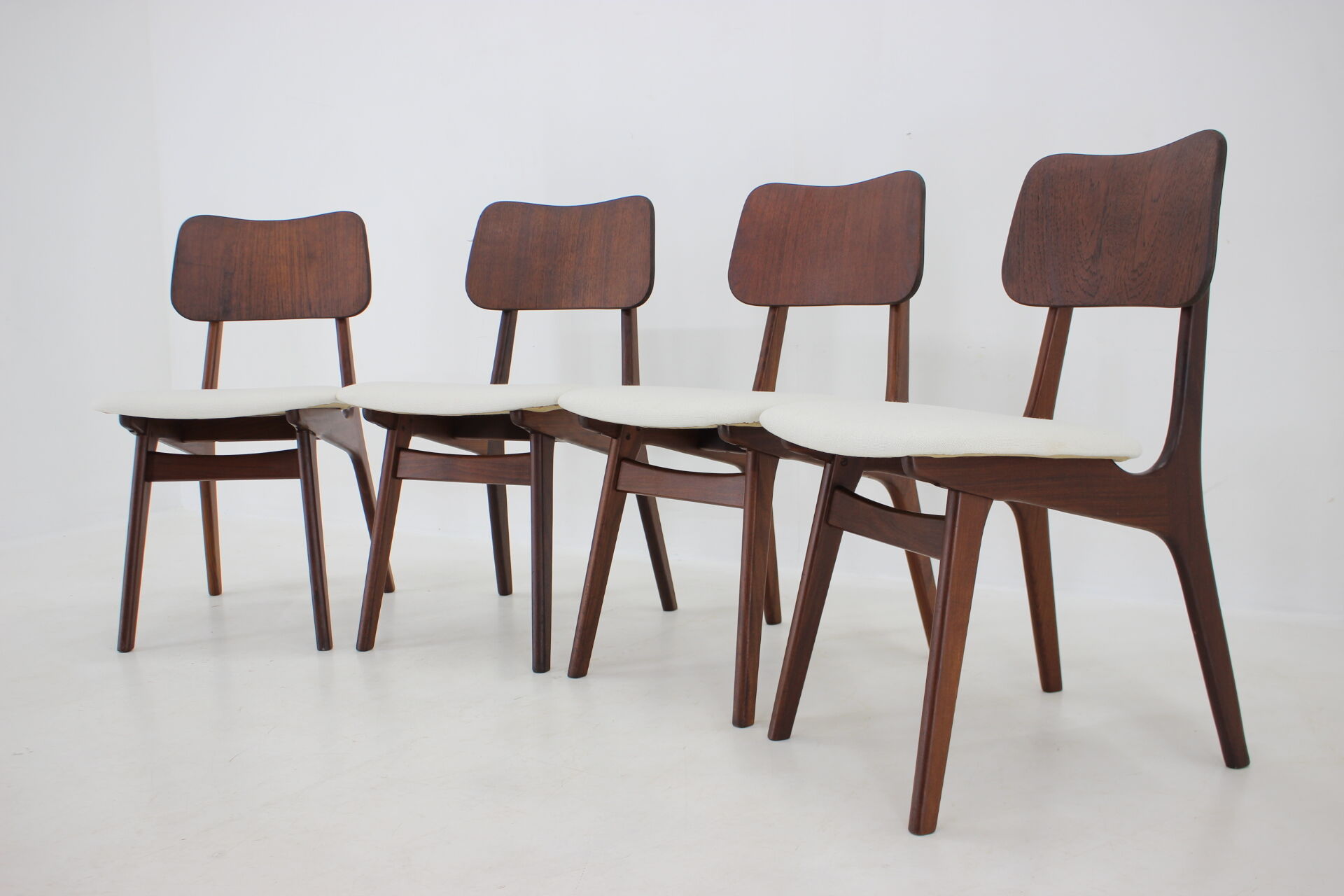 1960s Ib Kofod-Larsen Set Of 4 teak Dining Chairs Model 74 Denmark