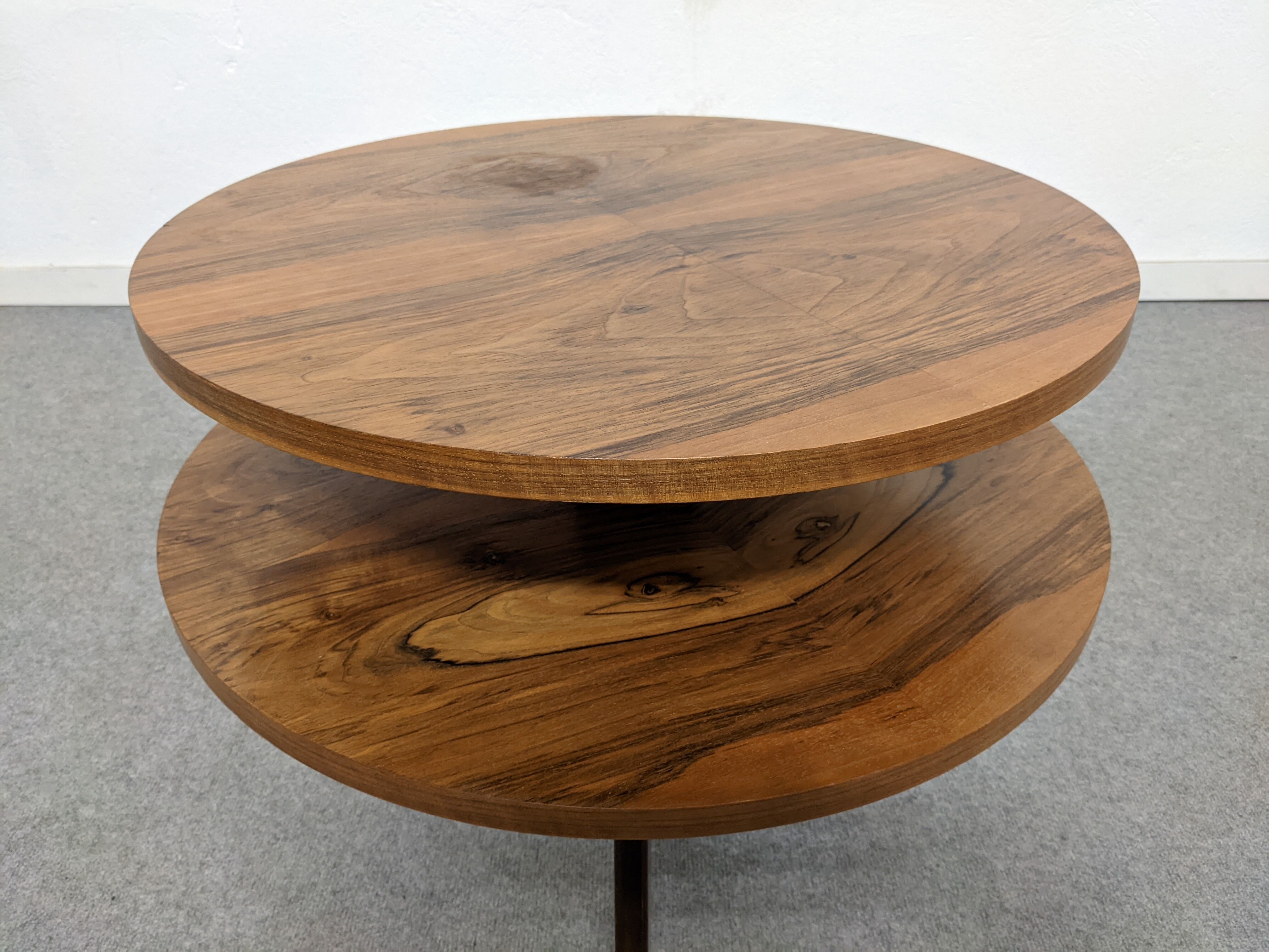 Round tripod coffee table from the 50s/60s