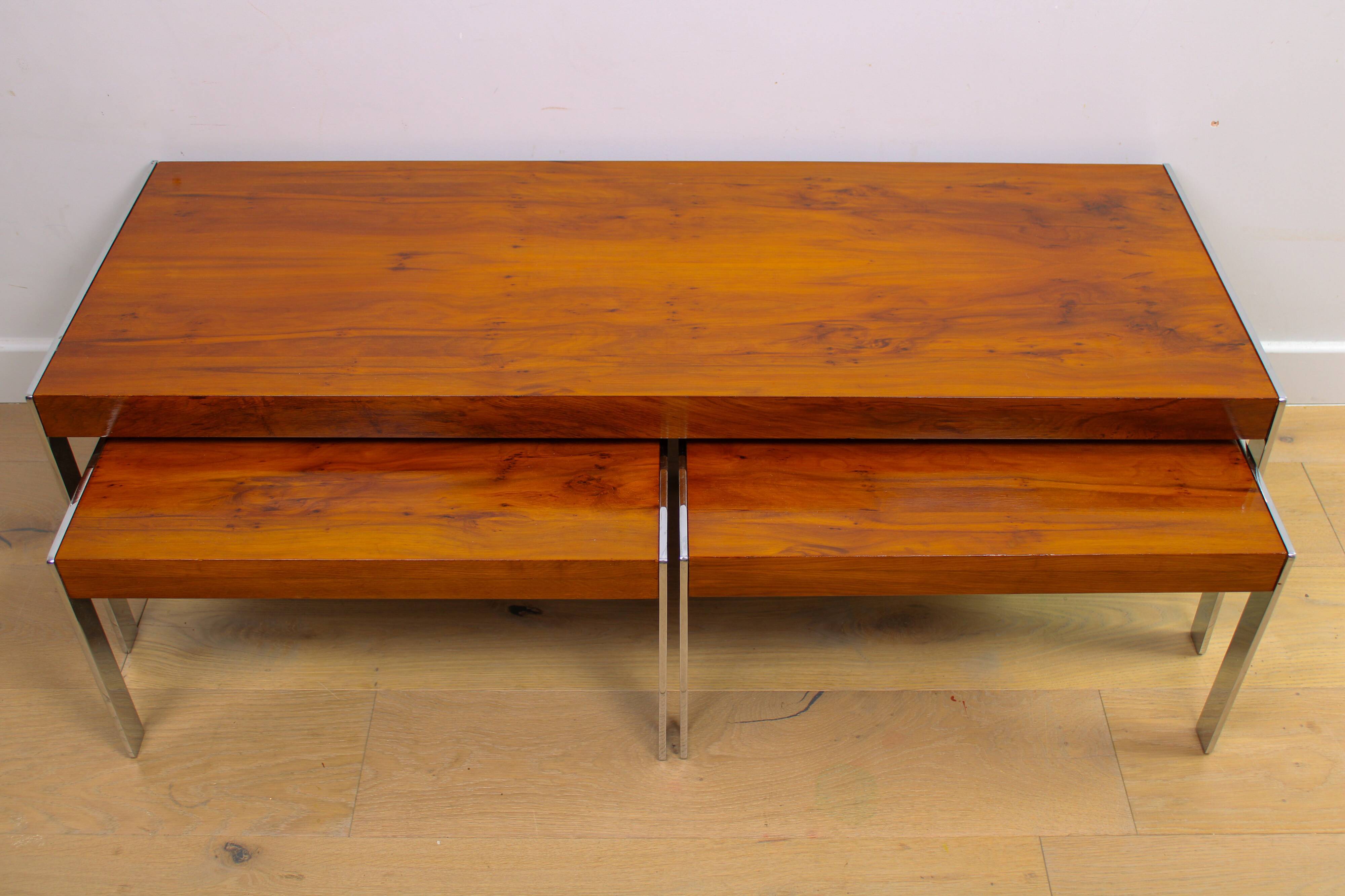 Un ensemble de tables de café gigognes vintage de milieu de siècle de Merrow Associates - If.