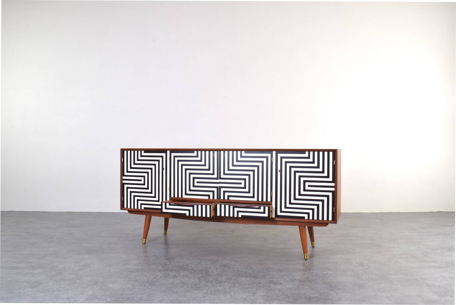 Buffet peint à la main Op-Art du milieu du siècle de Sven Andersen Møbelfabrikk,