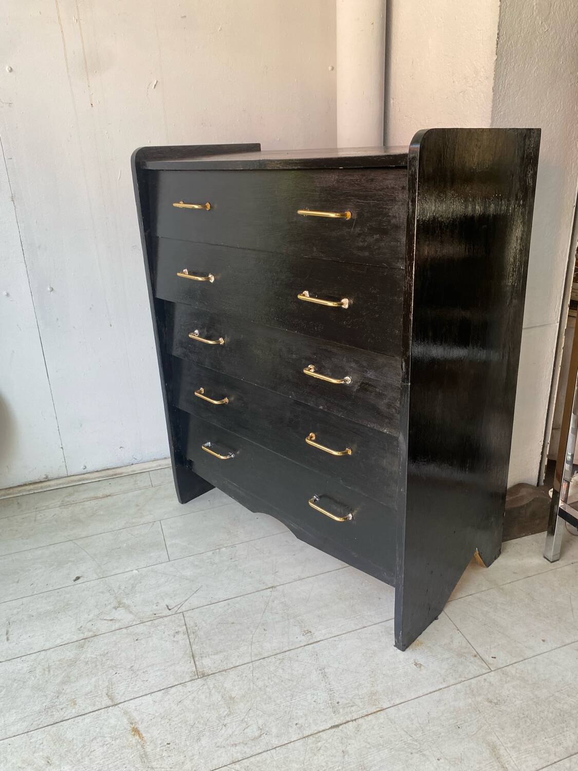 Black chest of drawers