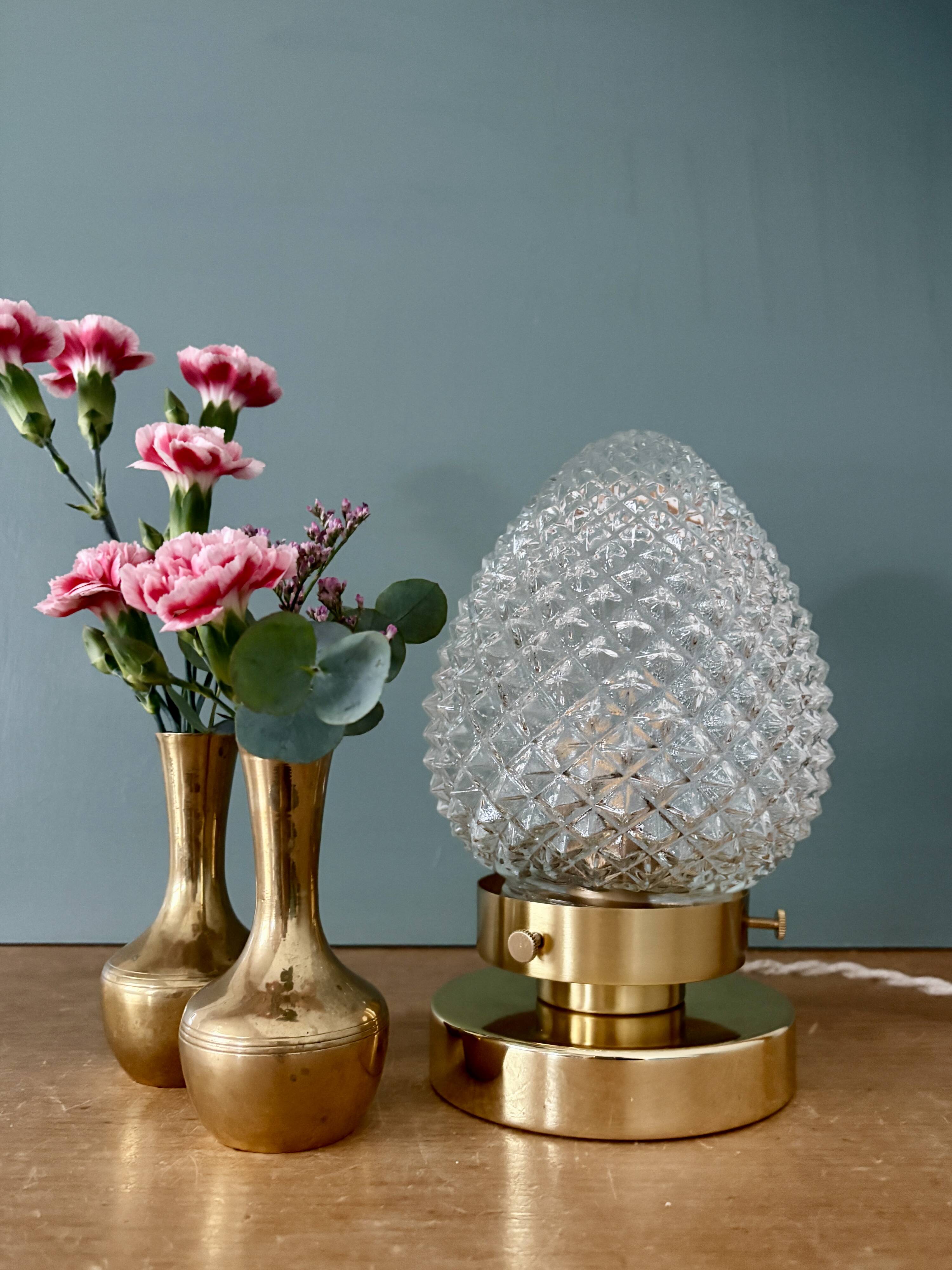 Vintage globe table lamp in diamond-point glass