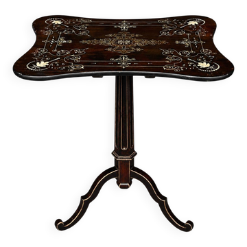 Victorian tripod table in mahogany, hand-painted tilting top.