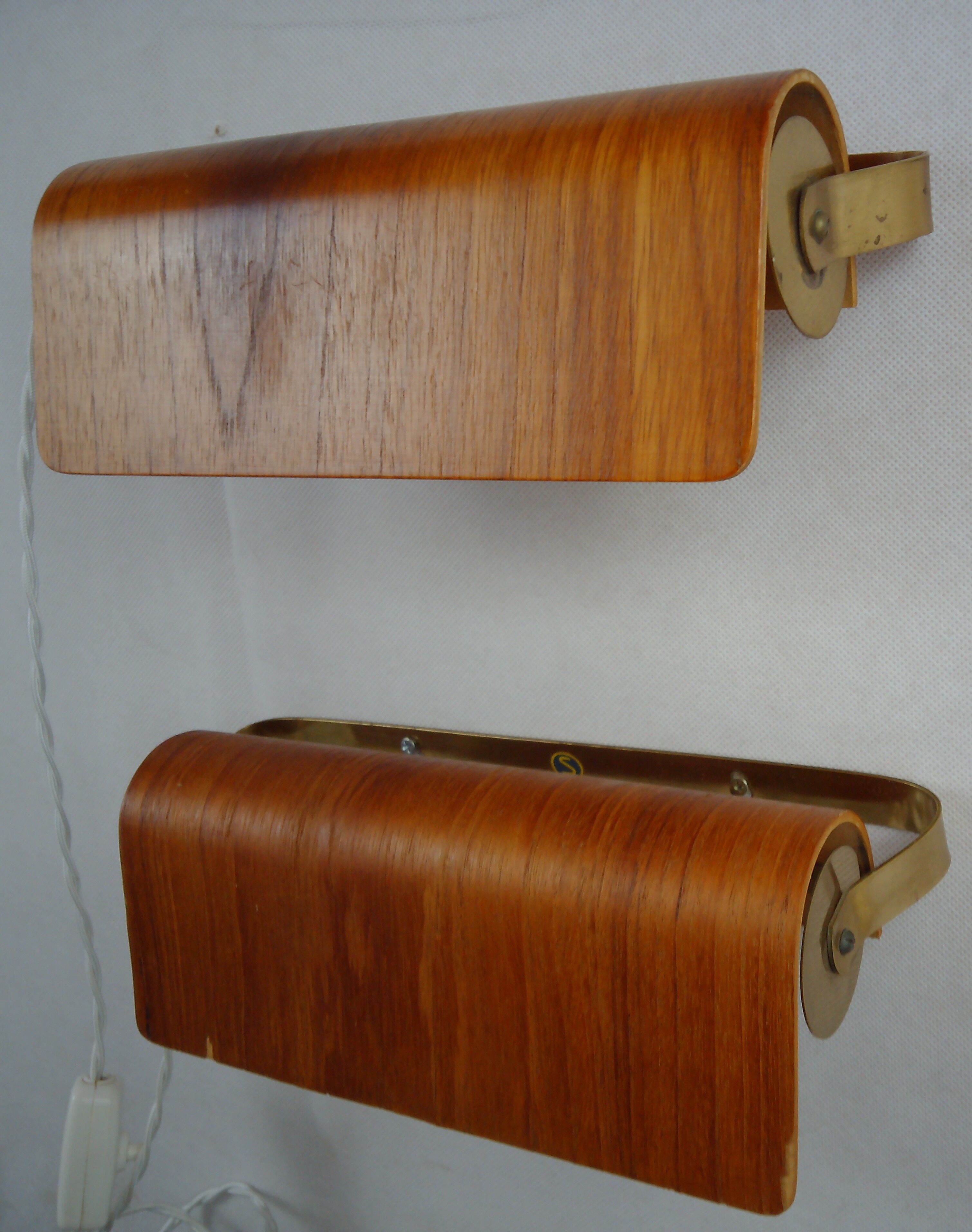 Pair of teak bedside sconces, model V321 from Nator