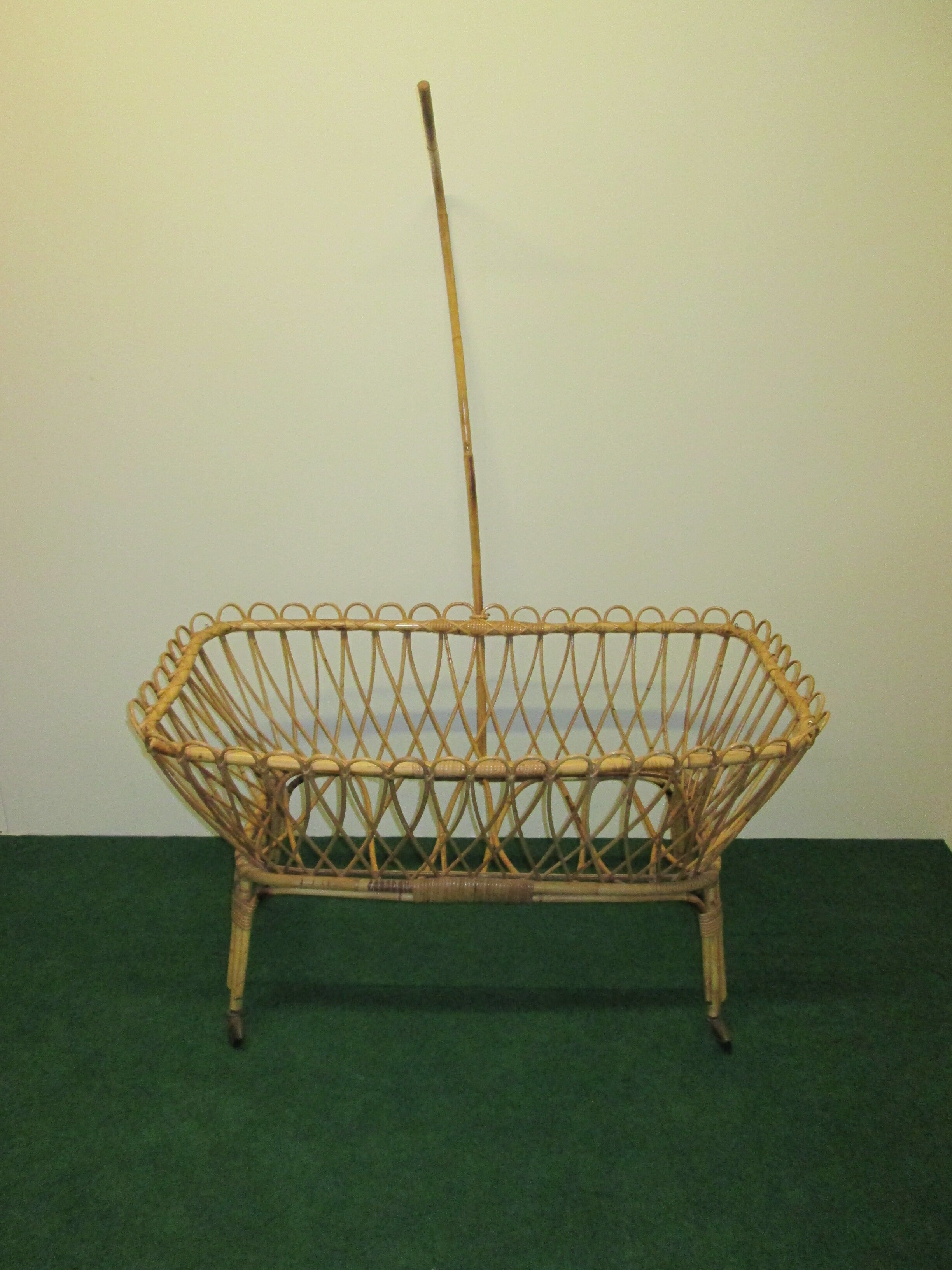 Lacrosse rattan cradle
