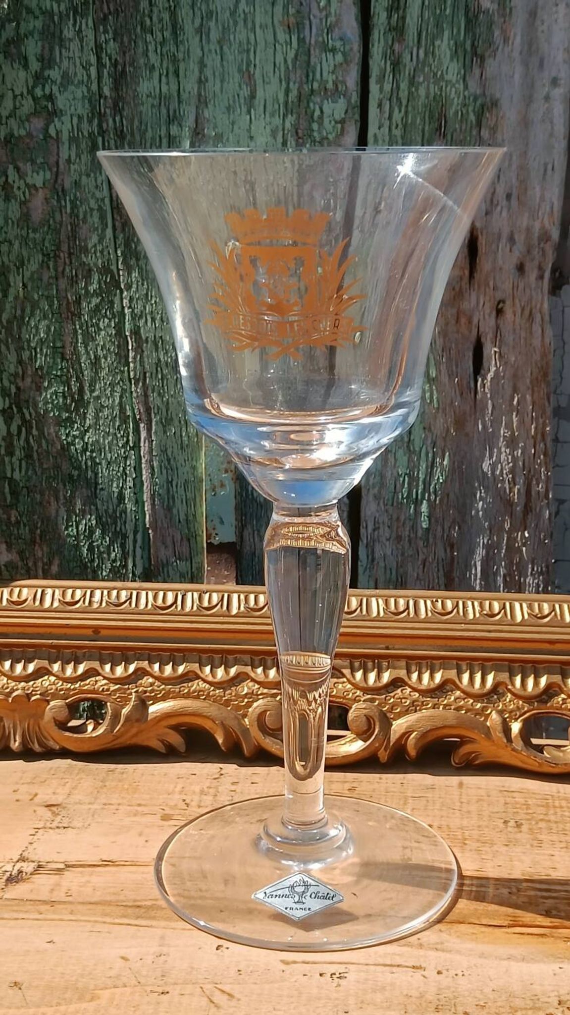 Grand verre de dégustation ancien blason doré – signé Jeanne Châtel