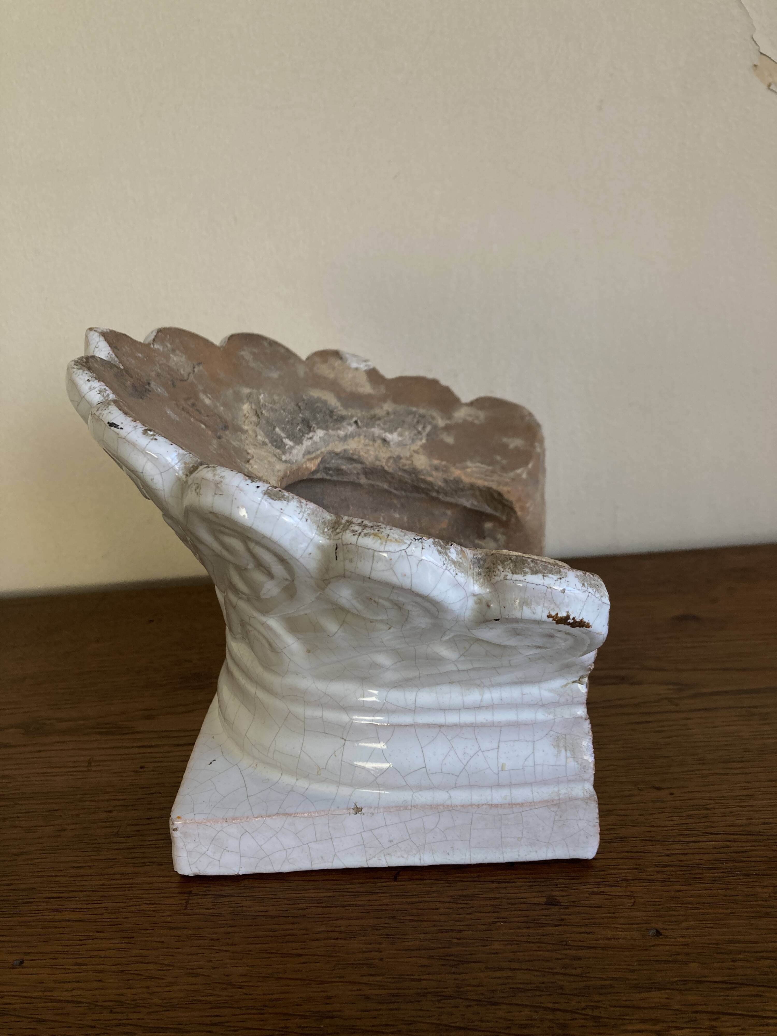 Neoclassical cachepot, mid-19th century, acanthus leaves, terracotta capital
