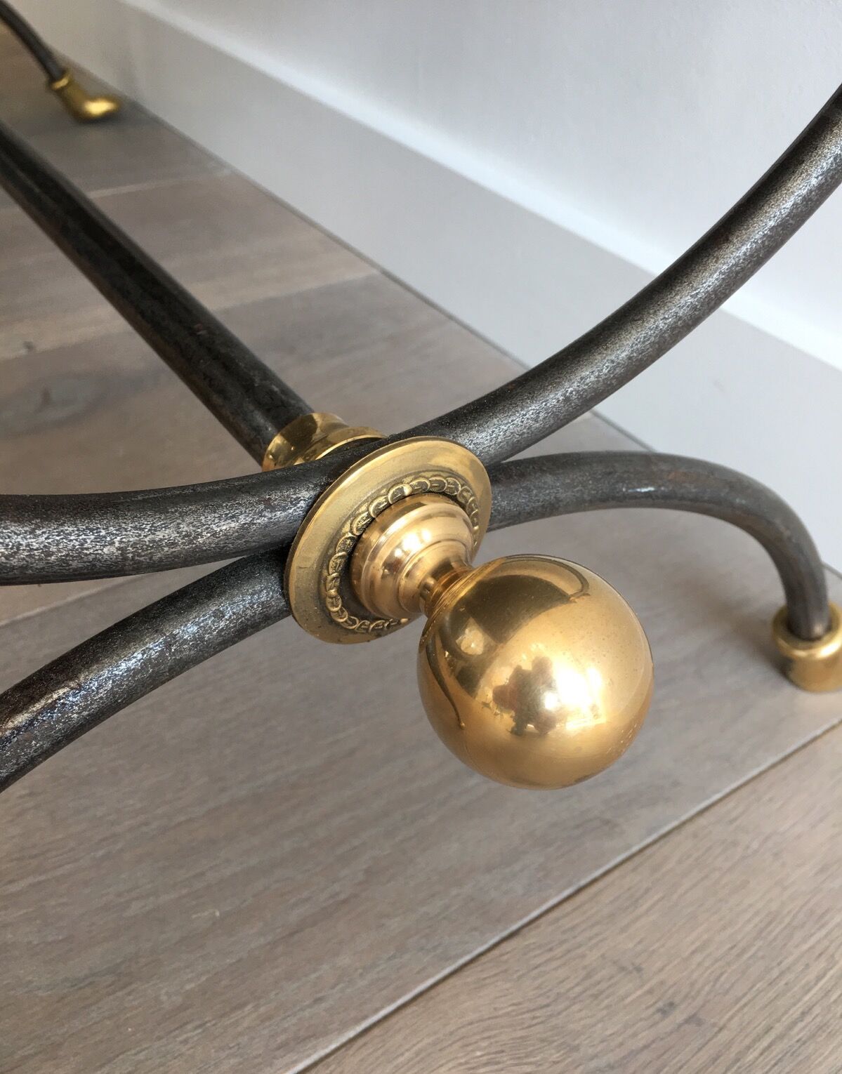Coffee table in brushed steel and brass
