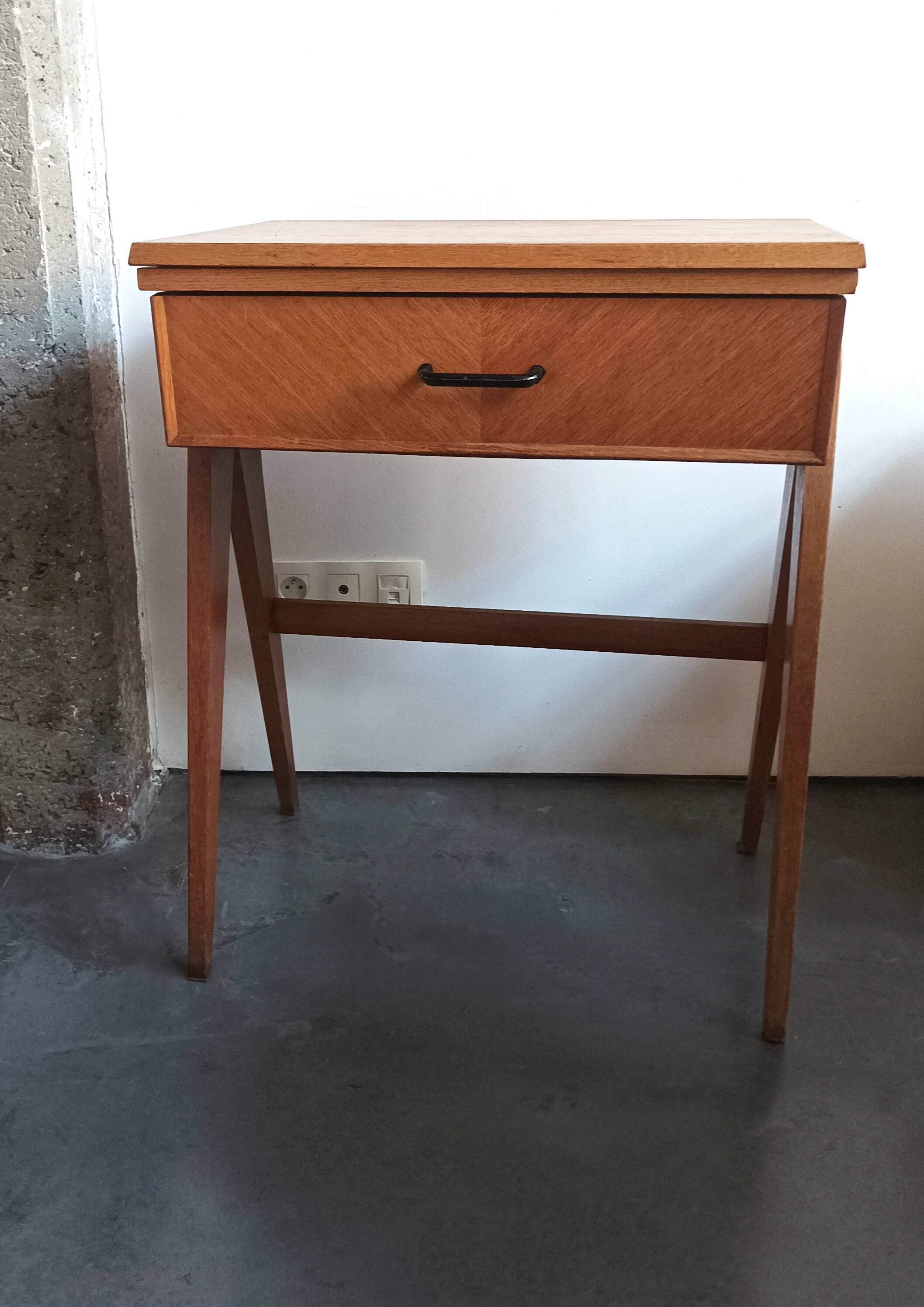 Side table with compass legs from the 50s/60s.
