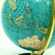 Globe de terre en verre illuminé vintage, allemagne des années 1970