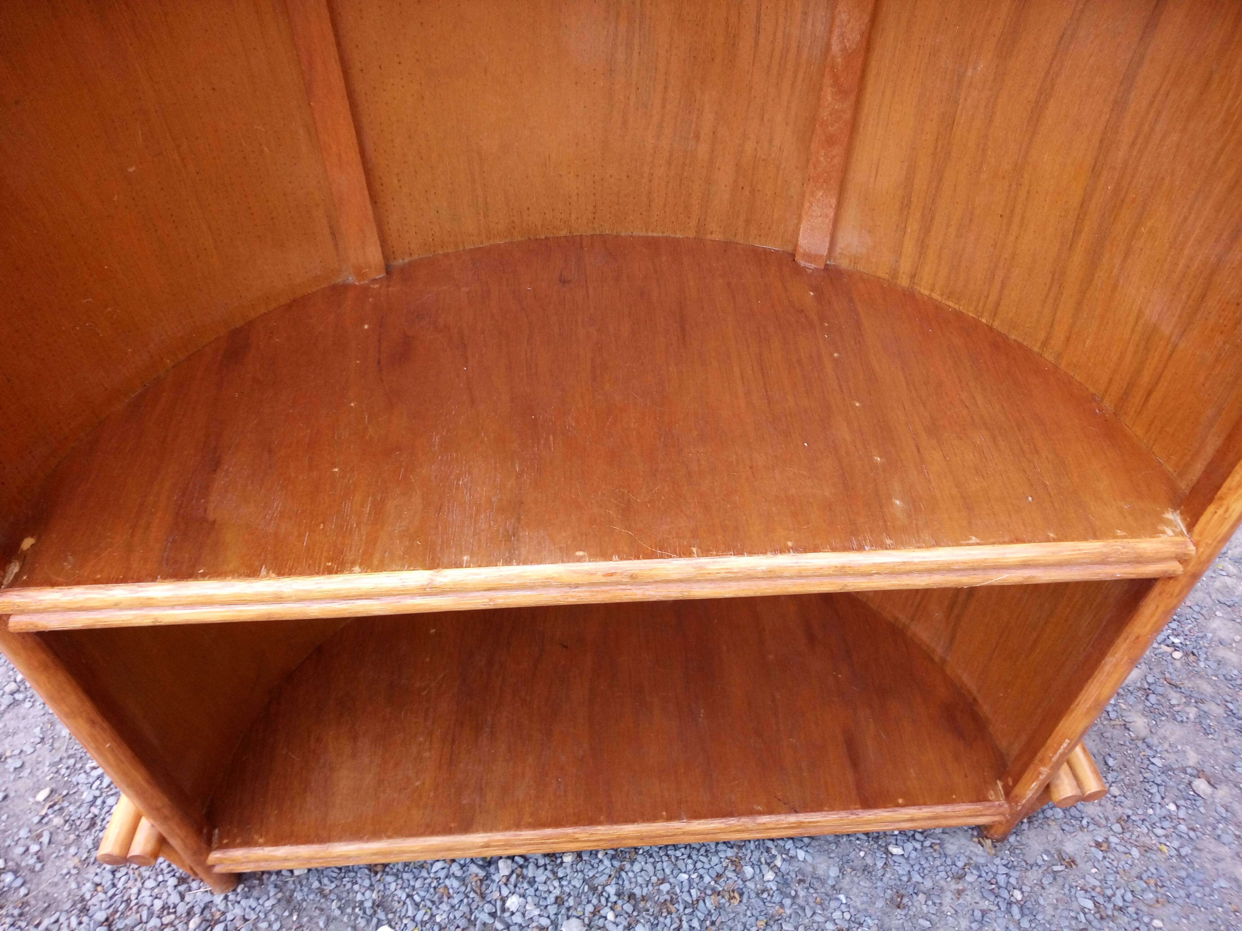 Bar set in bamboo and rattan with its two stools