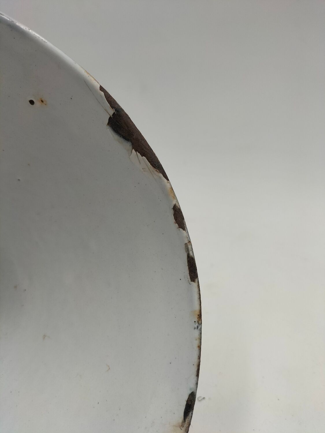 Enamelled sheet metal cone suspension