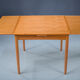 Table d’appoint extensible et réversible en teck danois modèle 28 par Poul Hundevad pour Hundevad & Co., années 1960