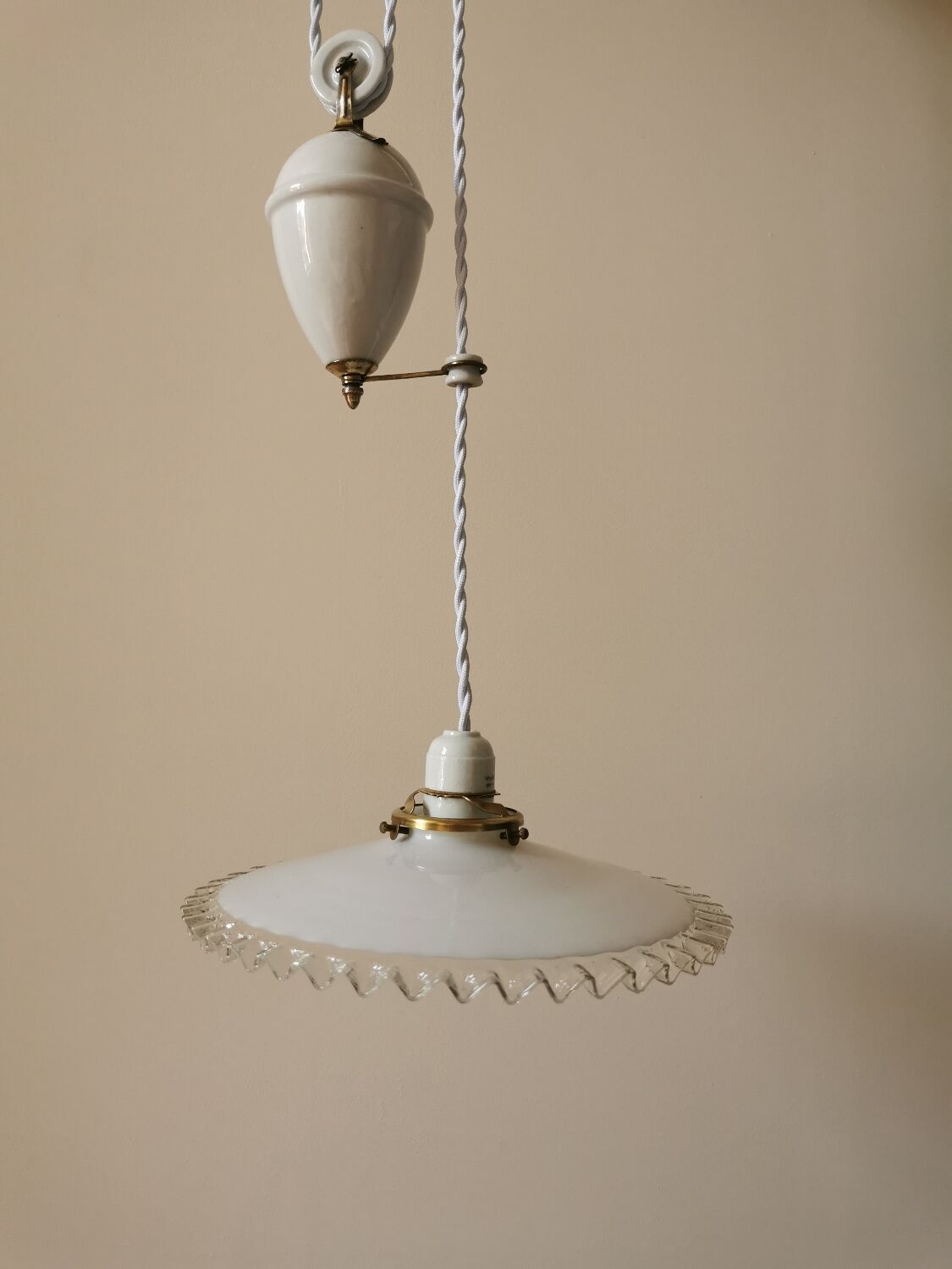 Opaline suspension with up and down