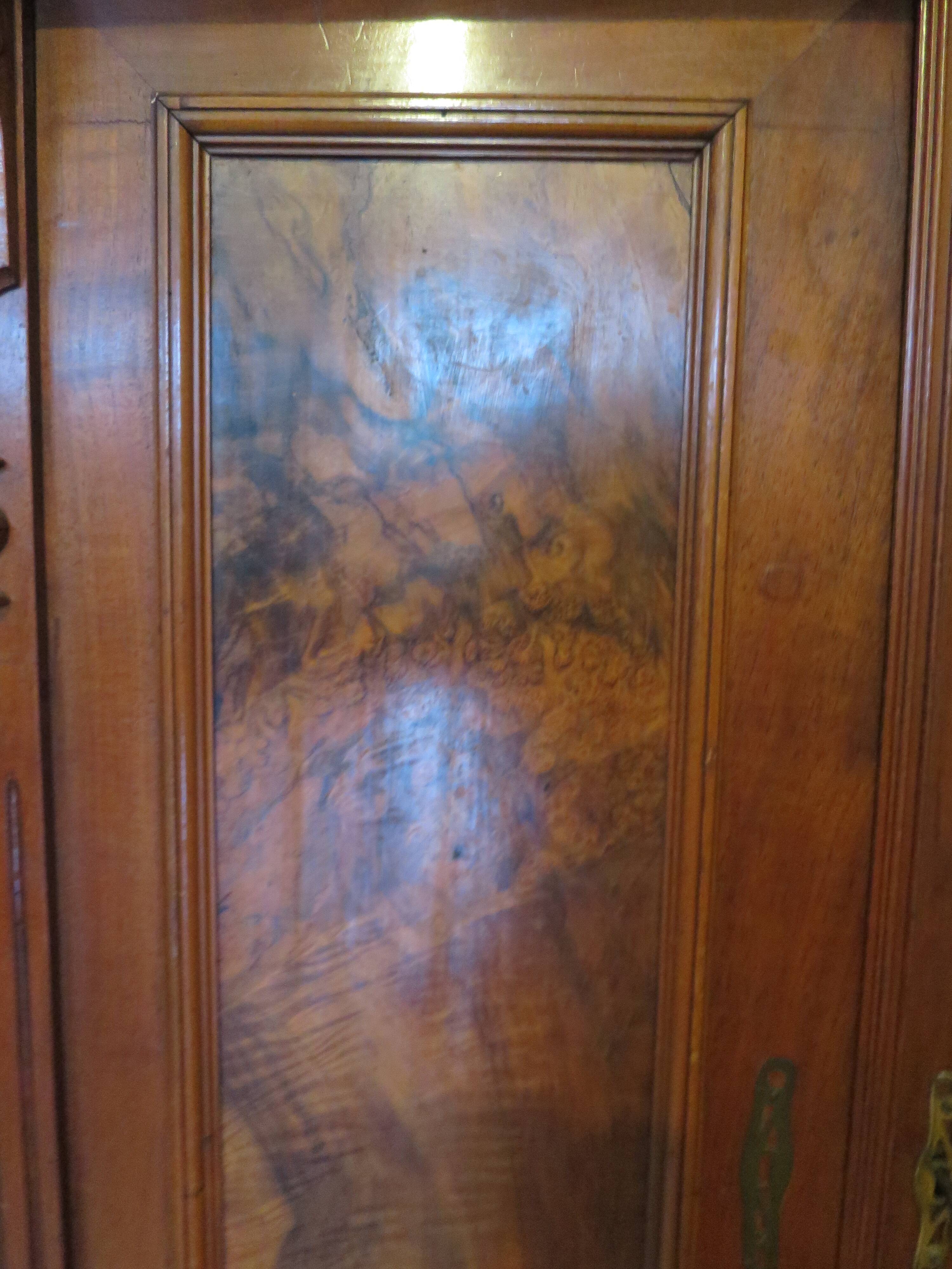 Bahut Buffet 1900 - Napoléon III - Placage noyer - 1 tiroir - 2 portes