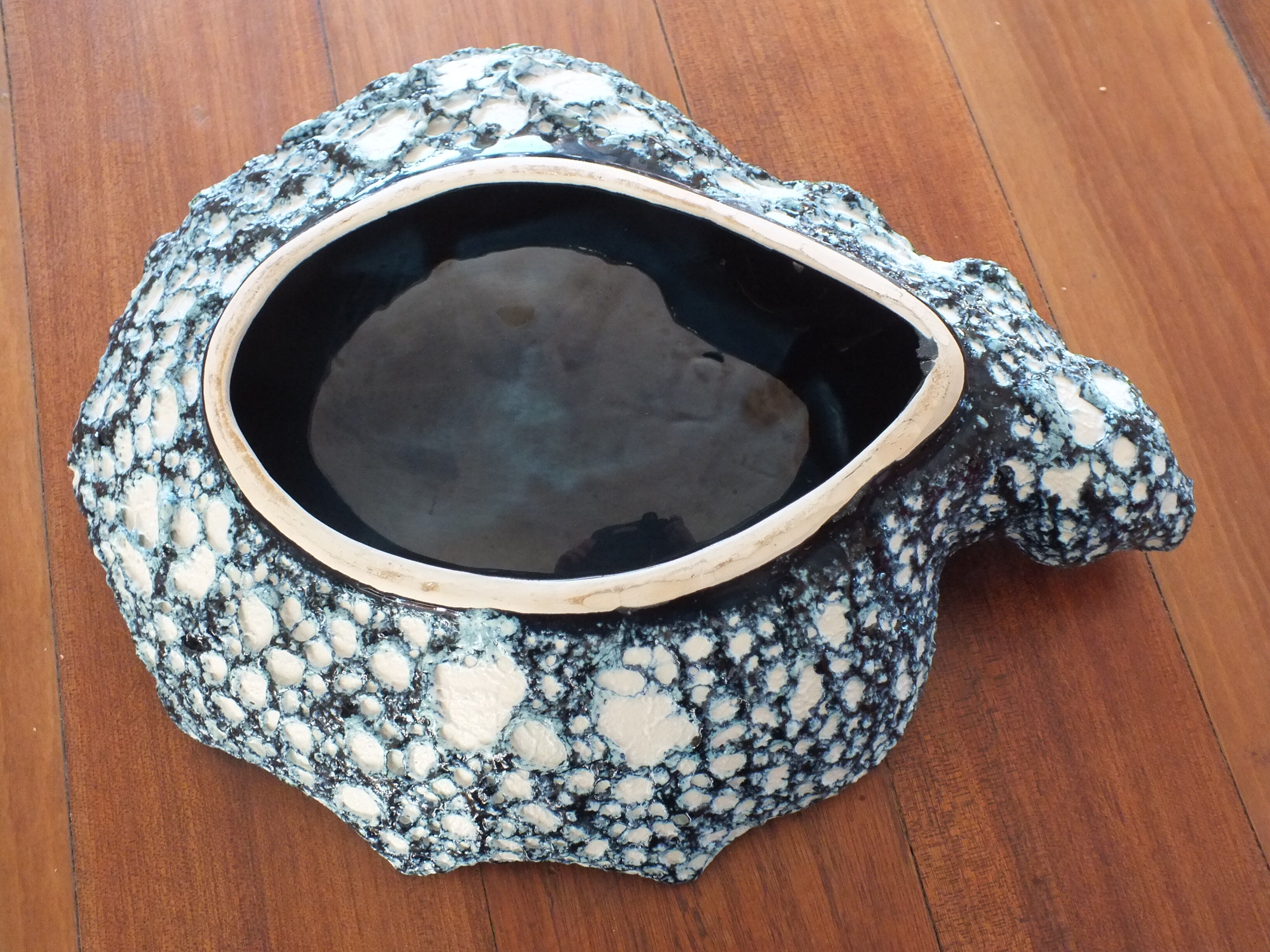 Large free-form cut Fat Lava Vallauris