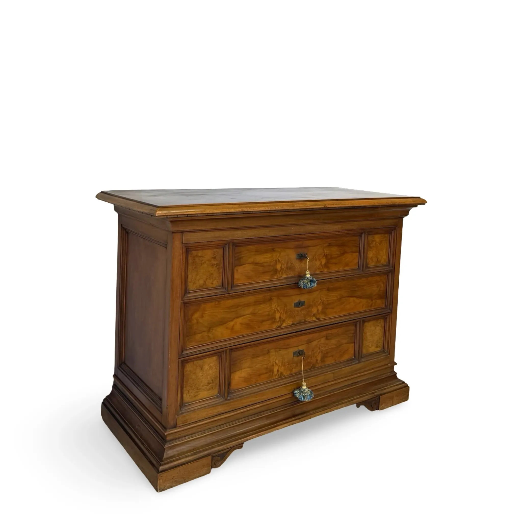 Elegant antique Italian chest of drawers, dating from the 20th century