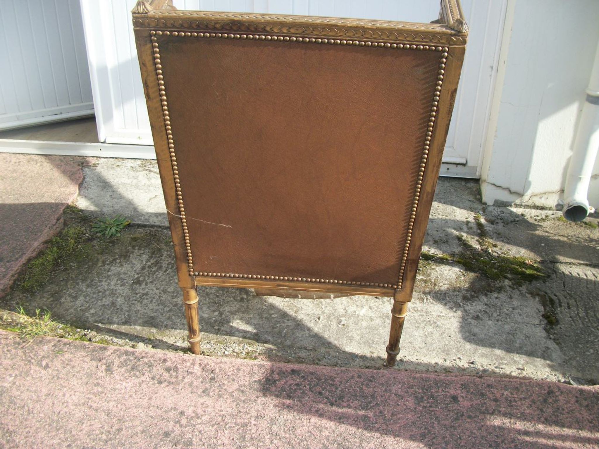 Eard seating chair