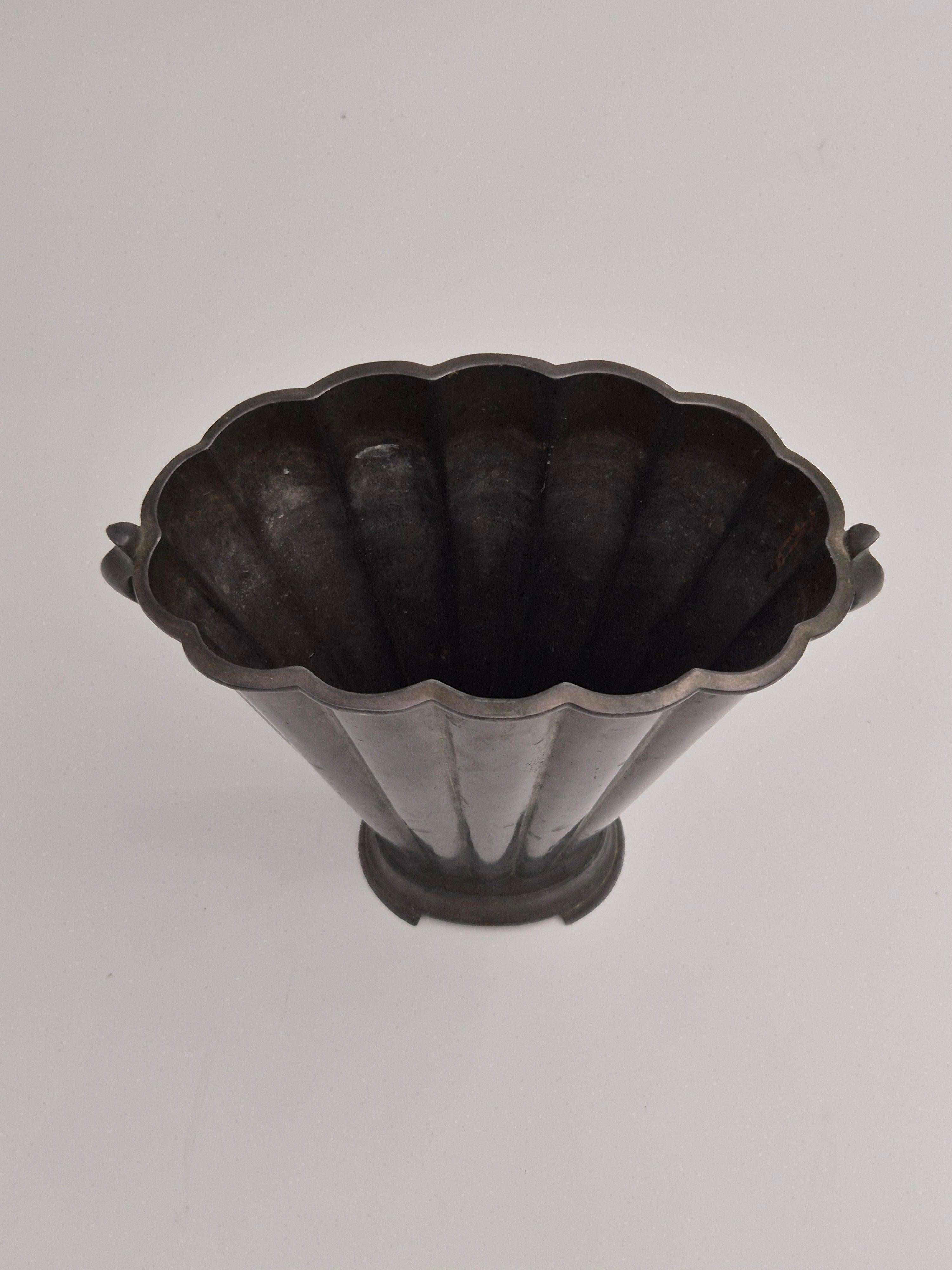 Vase sculptural en Diskometal par Just Andersen, années 1930 / Grâce danoise / Art Déco