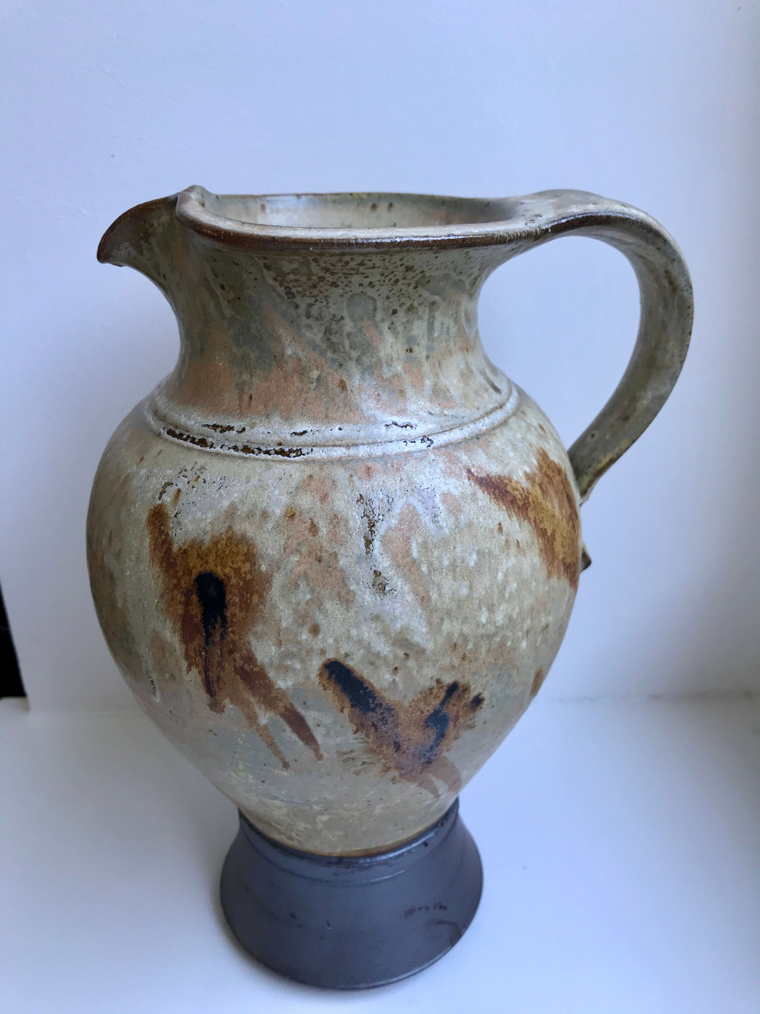 Pichet / broc en céramique / poterie émaillé années 60-70 signé