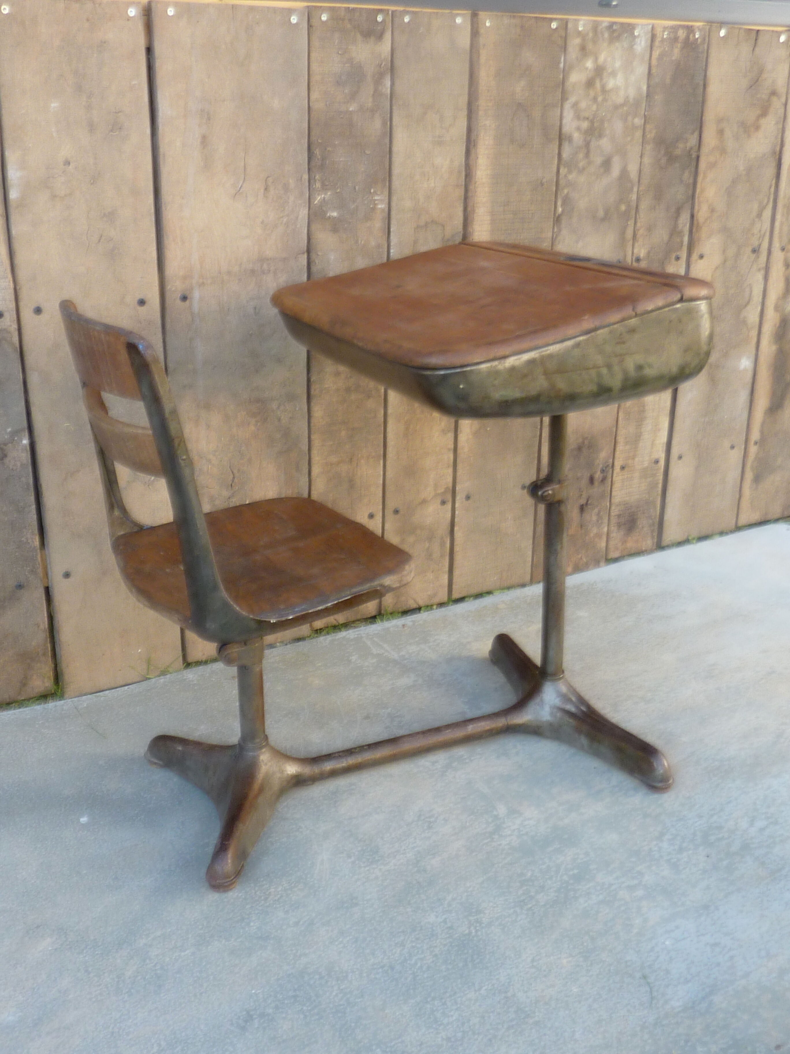 Office american streamline of Norman Bel Geddes of the 1940s