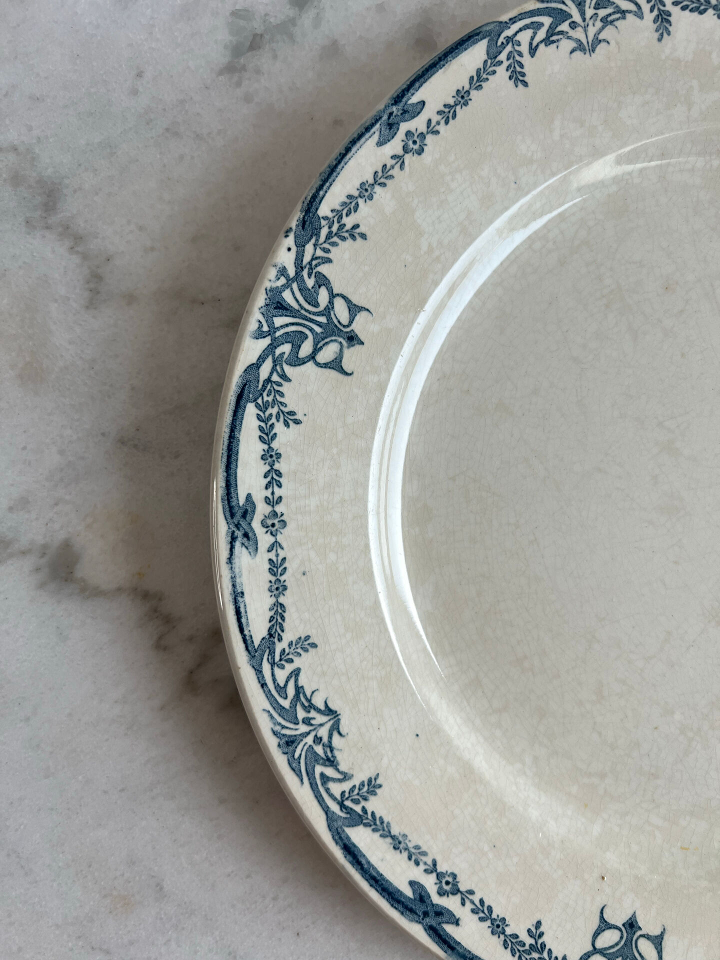 Flat plate Sarreguemines Digoin, Vaucluse Collection