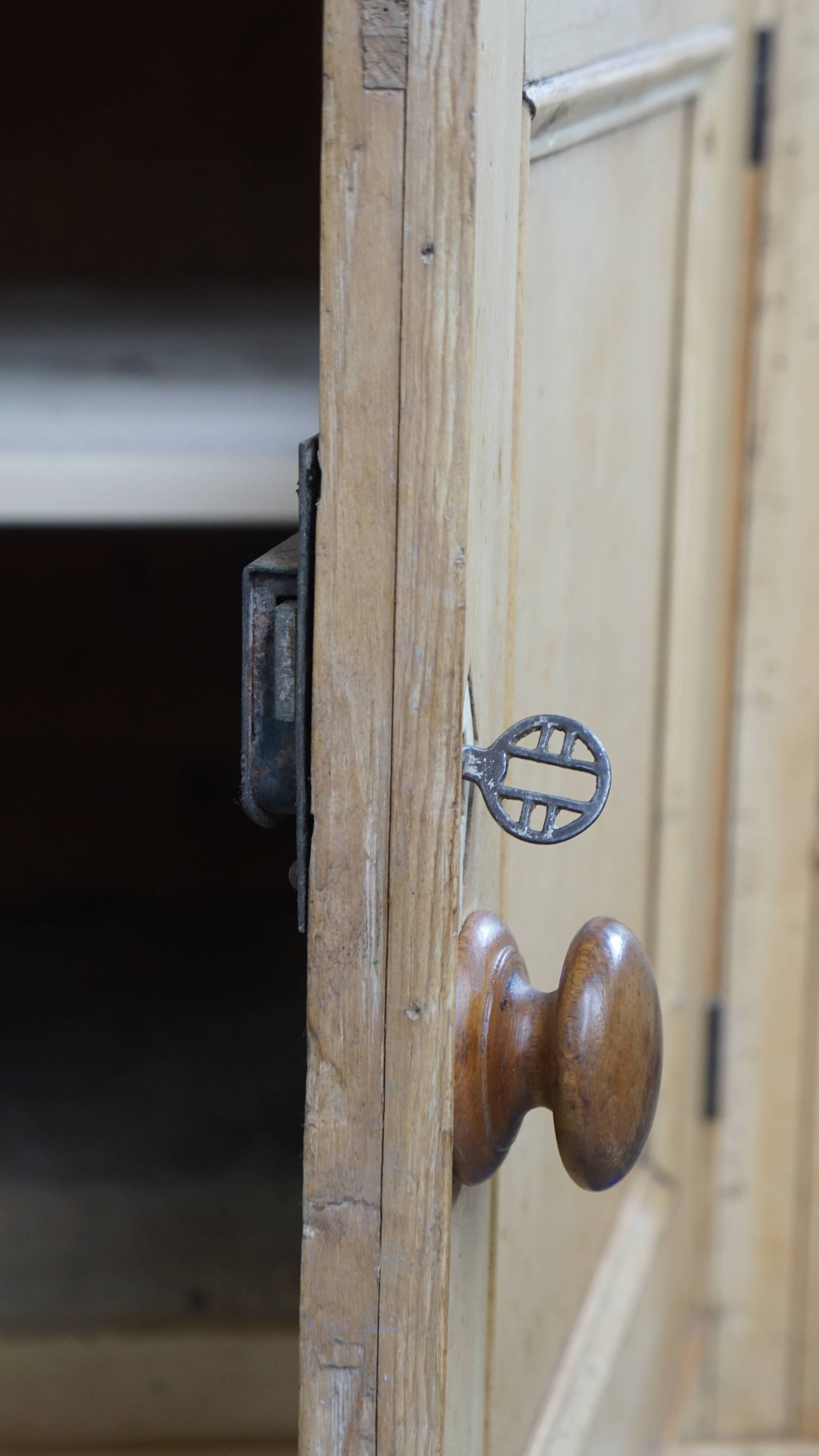 Antique English Sideboard/ Counter from the Early 19th Century in Pine Wood