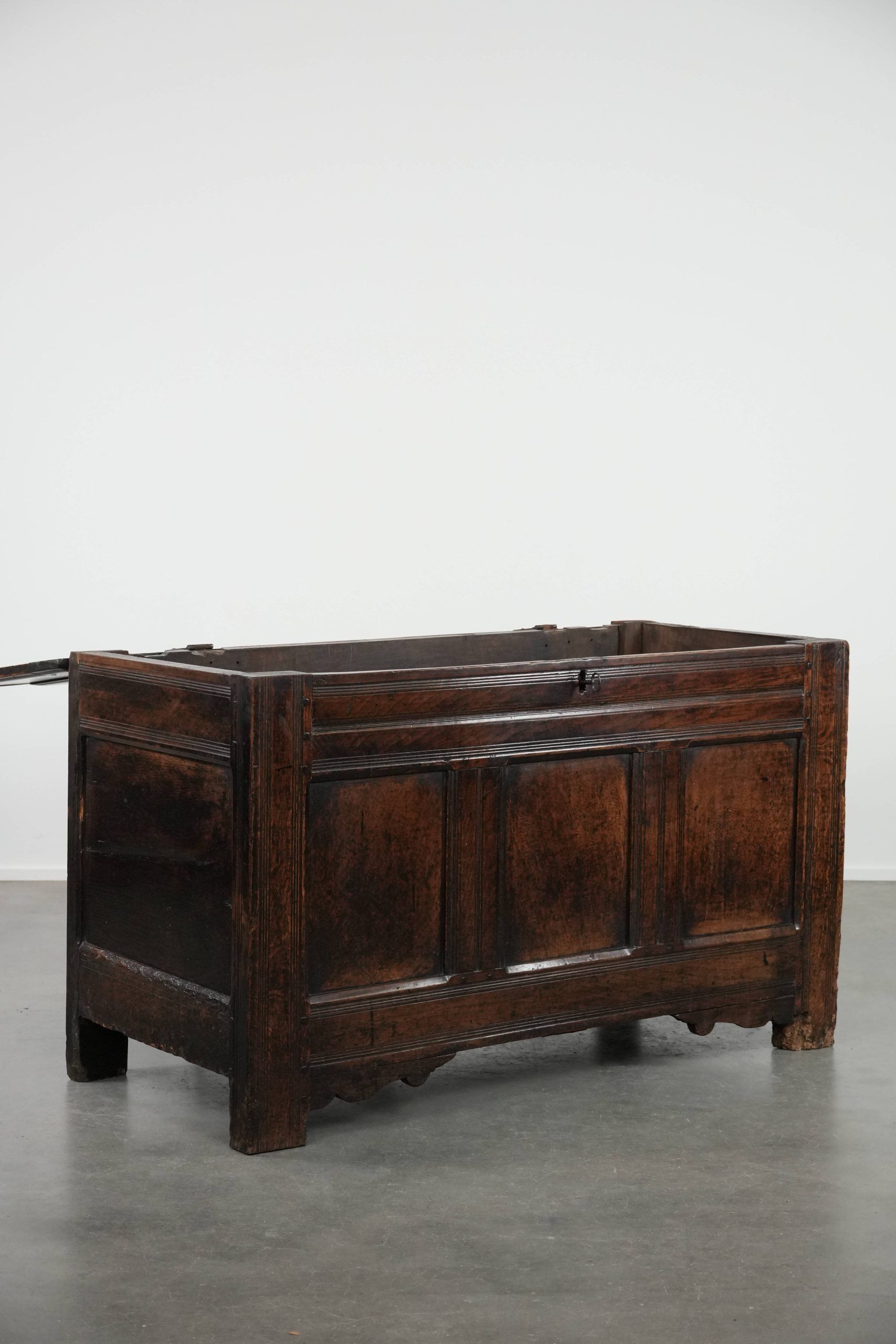 Large antique panelled English oak chest from the 18th century